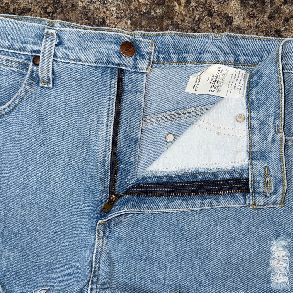 Wrangler High-Rise Cutoff Shorts Raw Hem Light Stone Relaxed Fit Boho Size 32 - Picture 10 of 16